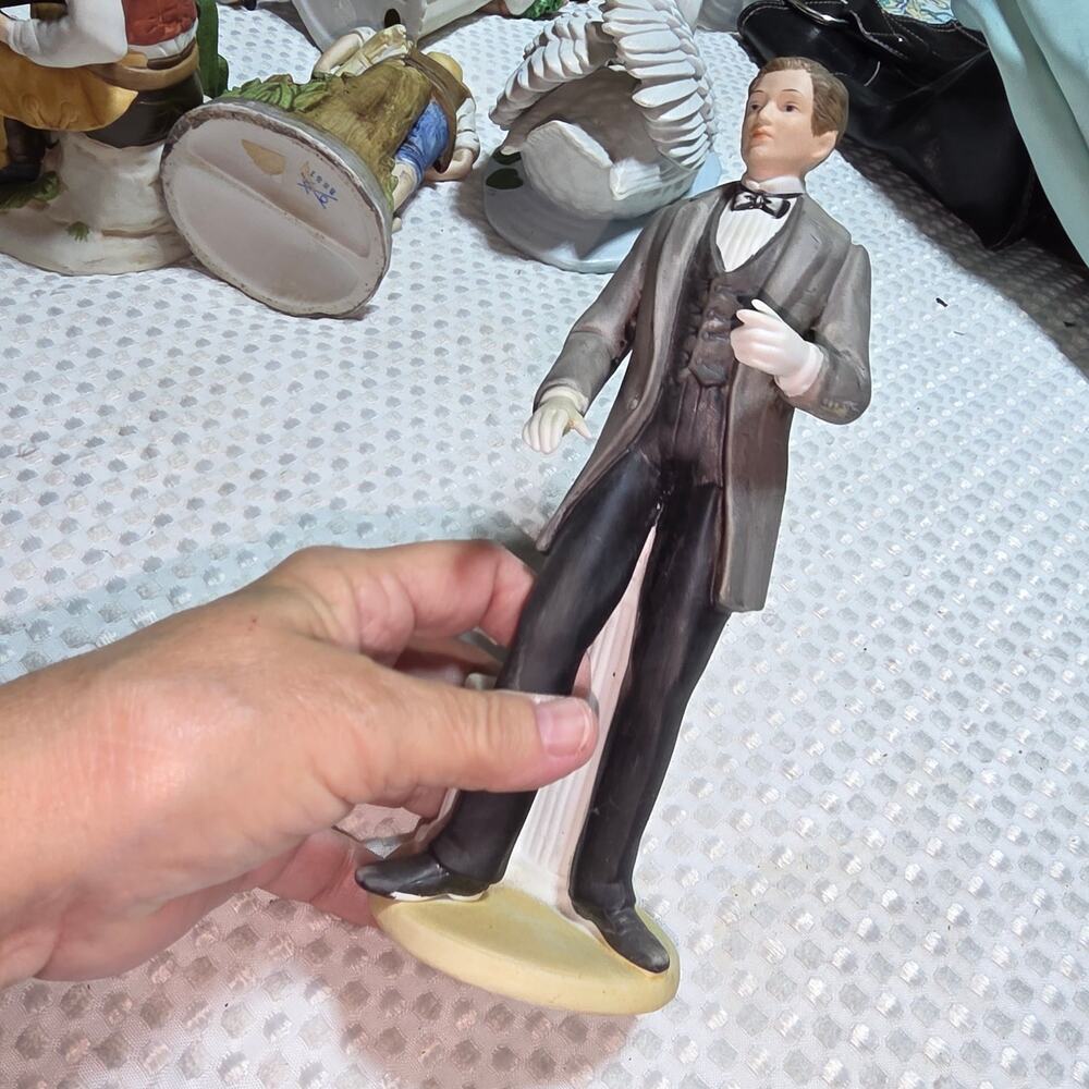 HOMCO VINTAGE THE GENTLEMAN FIGURINE